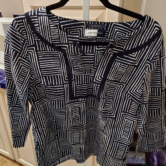 Top - Picture 2 of 6